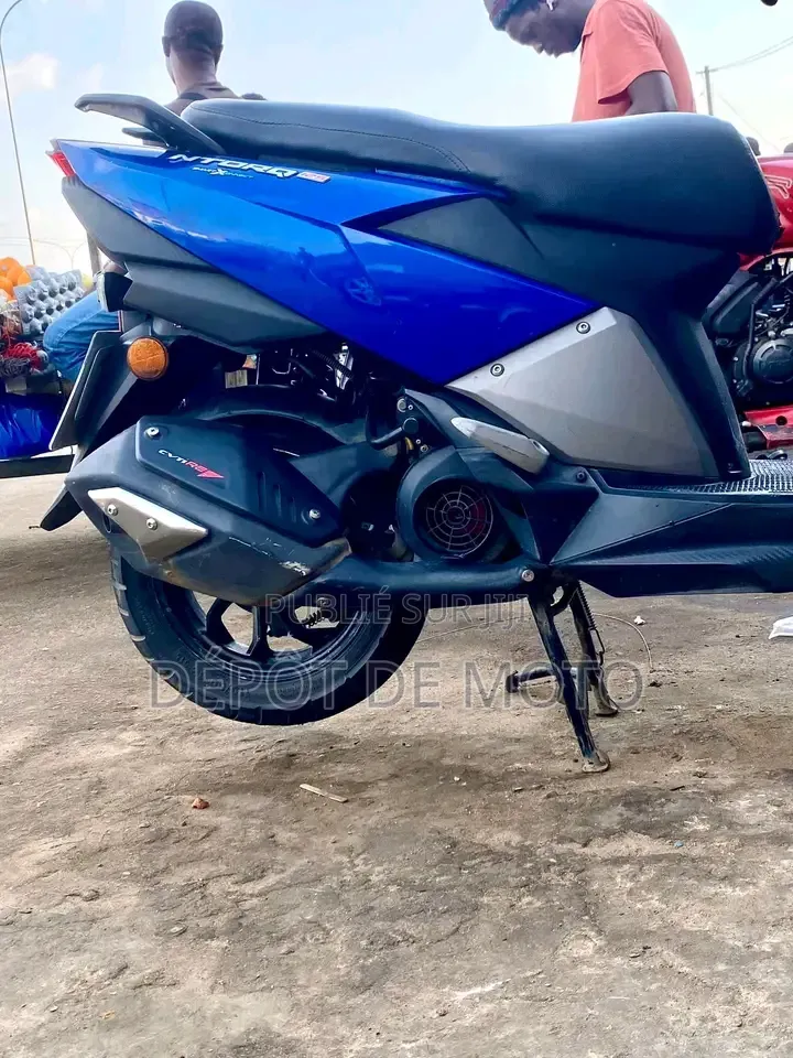 Nouveau TVS Max 125 2024 Bleu