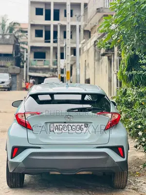 Toyota C-HR LE 2021 Autre