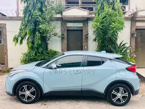 Toyota C-HR LE 2021 Autre