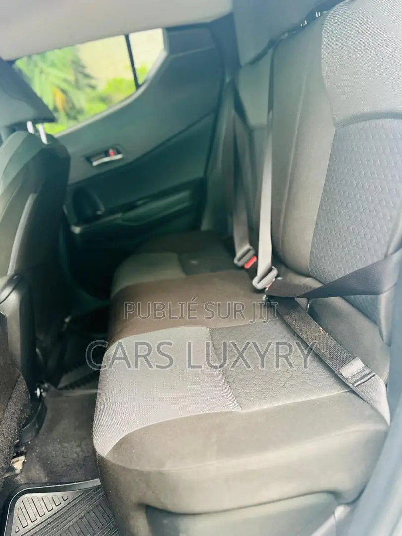 Toyota C-HR LE 2021 Autre