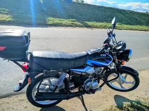 Nouveau TVS HLX Plus ES 2025 Bleu