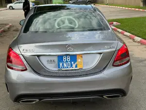 Mercedes-Benz C300 Base 4Matic Sedan AWD (2.0L 4cyl 7A) 2016 Gris