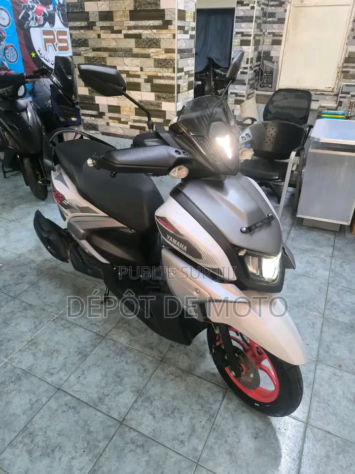 Nouveau Yamaha DT125 2024 Gris