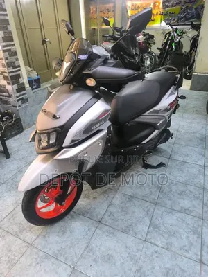 Nouveau Yamaha DT125 2024 Gris