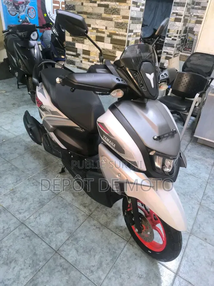 Nouveau Yamaha DT125 2024 Gris
