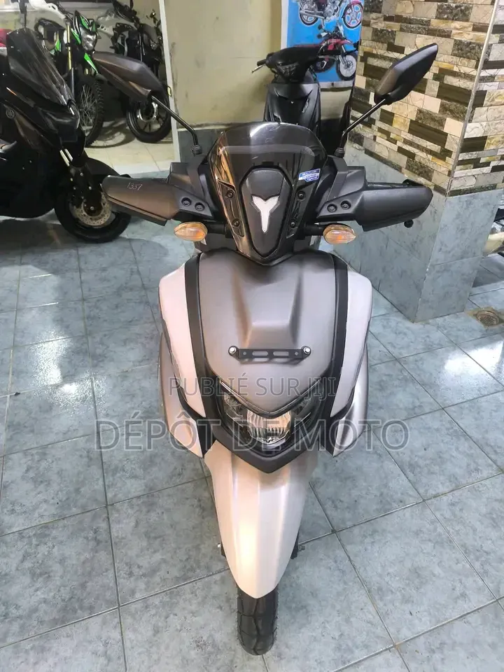 Nouveau Yamaha DT125 2024 Gris
