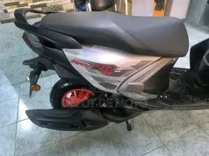 Nouveau Yamaha DT125 2024 Gris