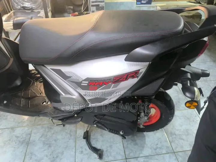 Nouveau Yamaha DT125 2024 Gris
