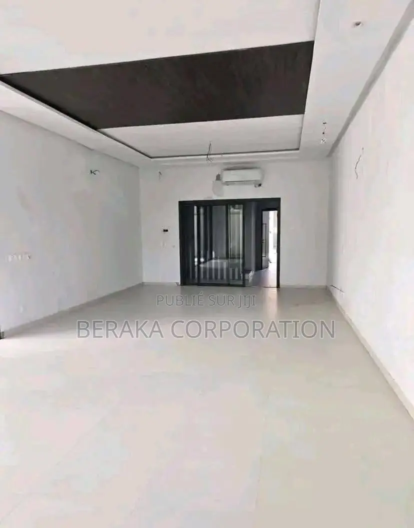 9chbre Duplex dans Beraka Corporation, Cocody à Louer