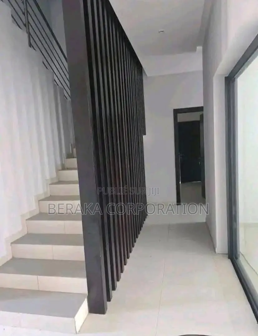 9chbre Duplex dans Beraka Corporation, Cocody à Louer