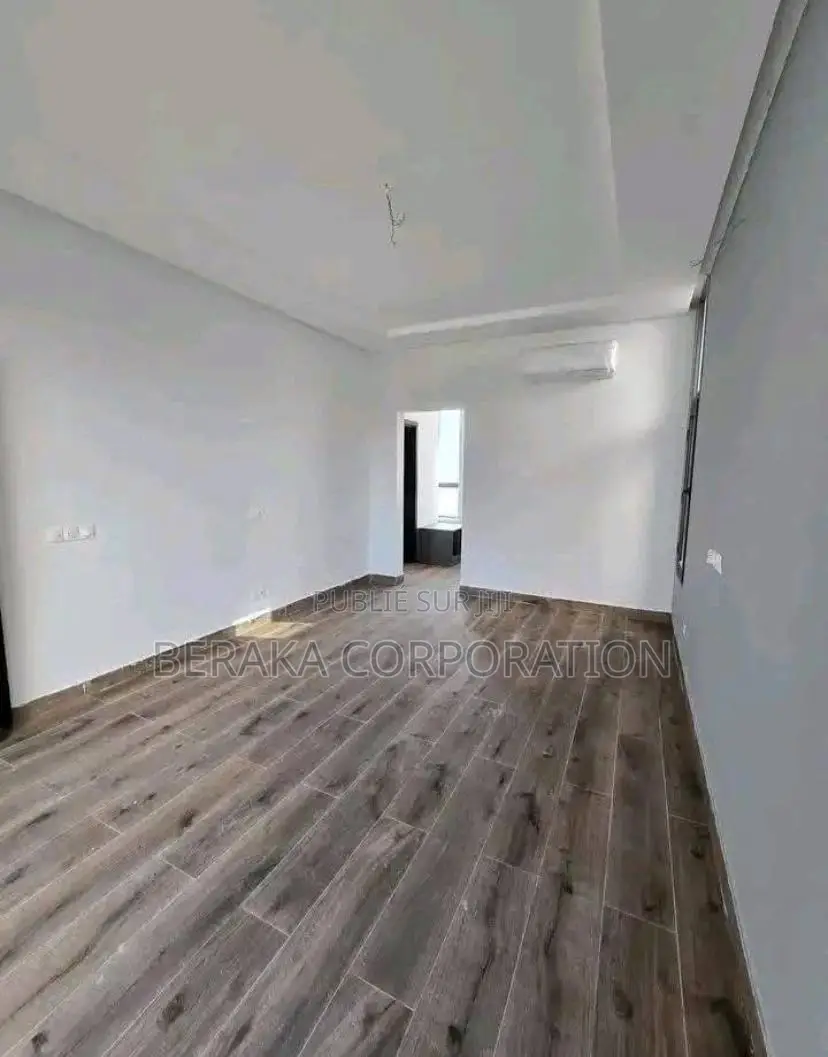 9chbre Duplex dans Beraka Corporation, Cocody à Louer