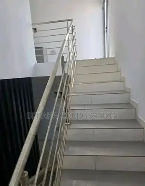 9chbre Duplex dans Beraka Corporation, Cocody à Louer
