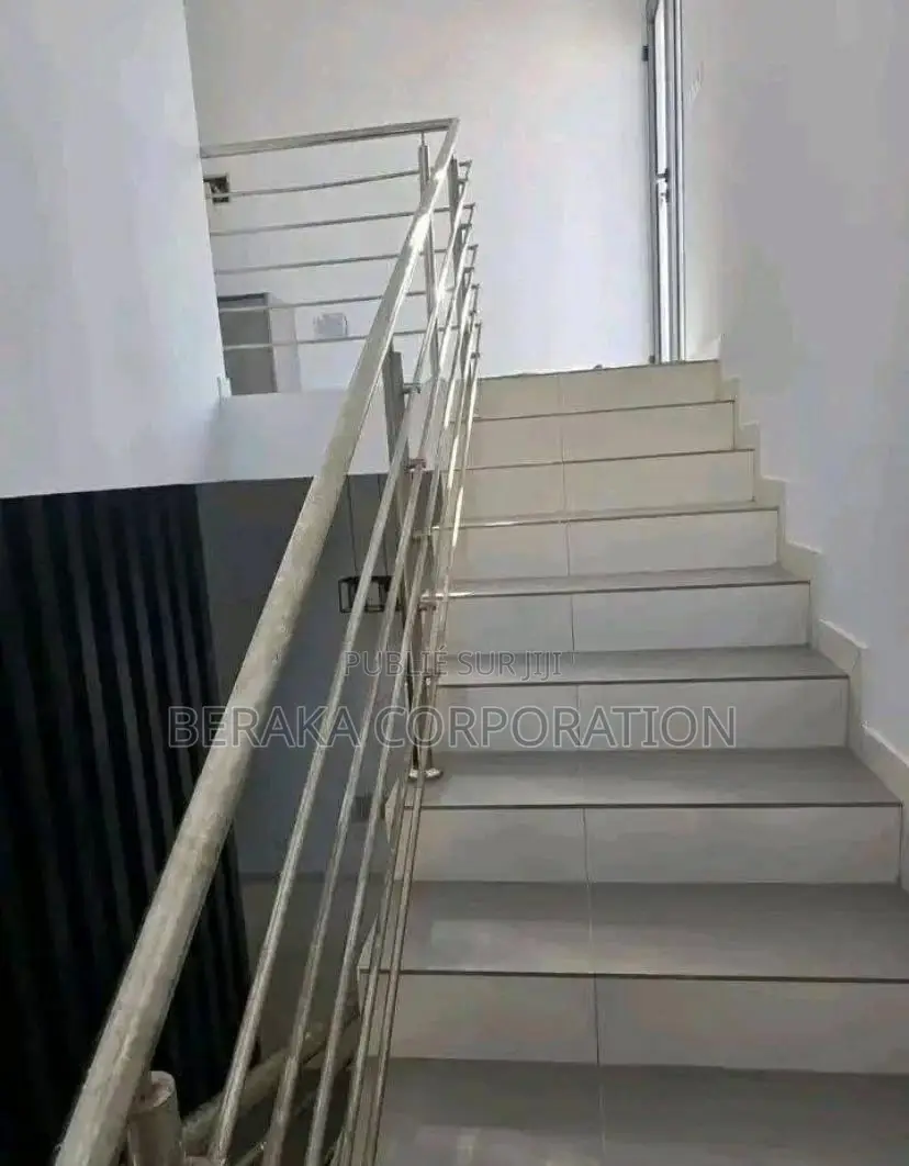 9chbre Duplex dans Beraka Corporation, Cocody à Louer