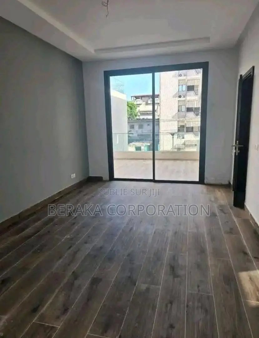 9chbre Duplex dans Beraka Corporation, Cocody à Louer