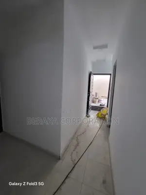 4chbre Duplex dans Beraka Corporation, Cocody à Louer
