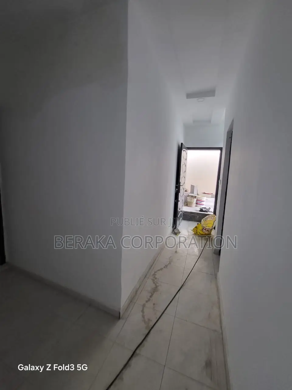 4chbre Duplex dans Beraka Corporation, Cocody à Louer