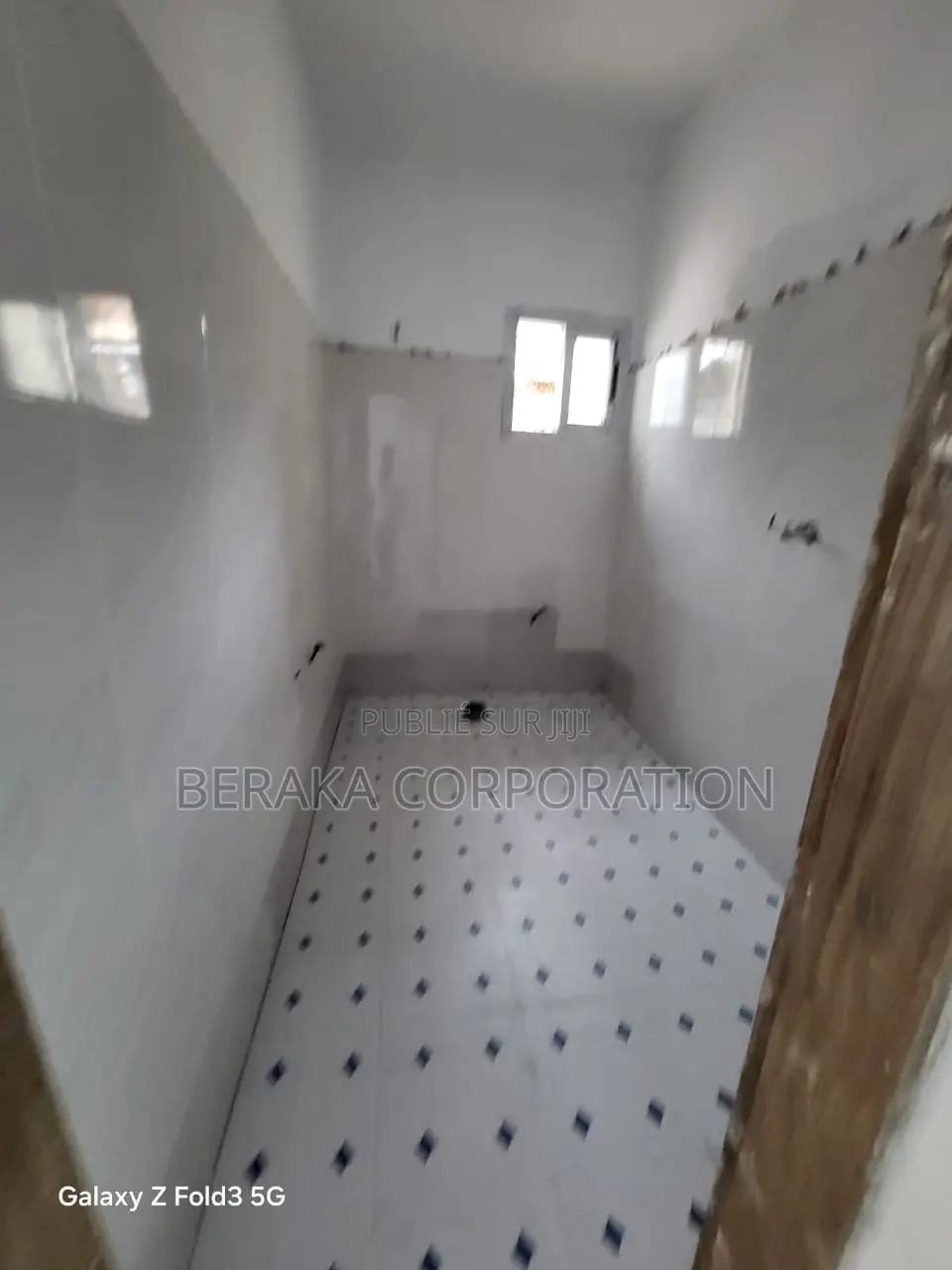 4chbre Duplex dans Beraka Corporation, Cocody à Louer