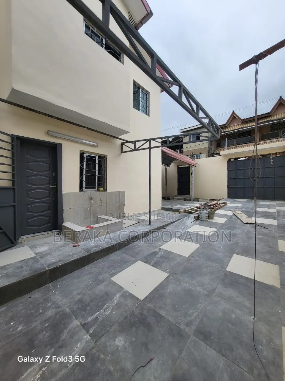 4chbre Duplex dans Beraka Corporation, Cocody à Louer