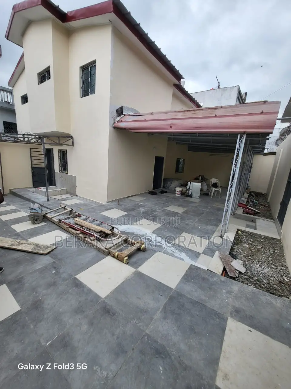 4chbre Duplex dans Beraka Corporation, Cocody à Louer