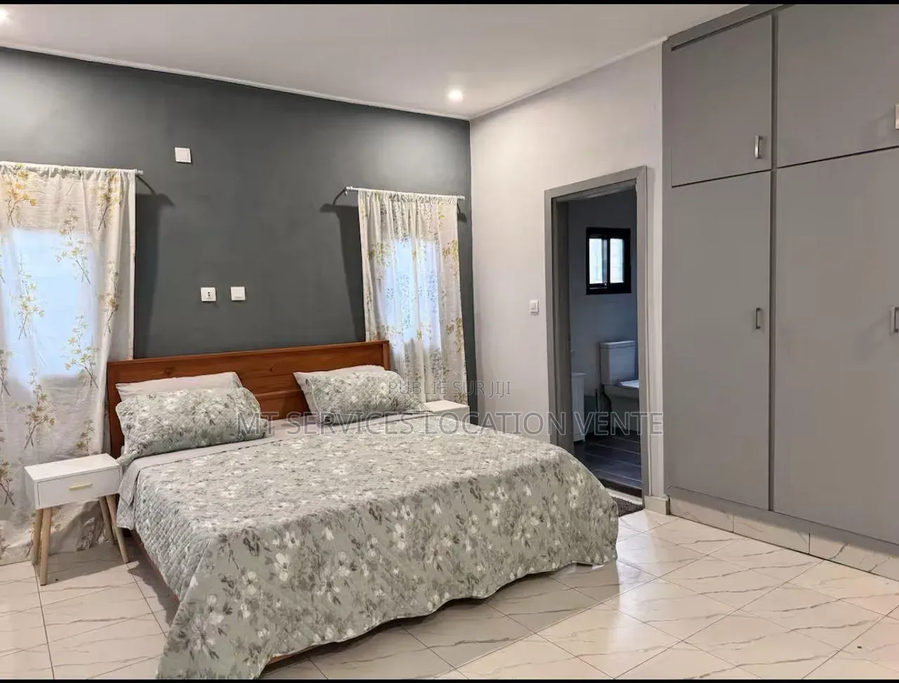 Meublé 4chbre Appartement dans Mt Services Location, Cocody à Louer
