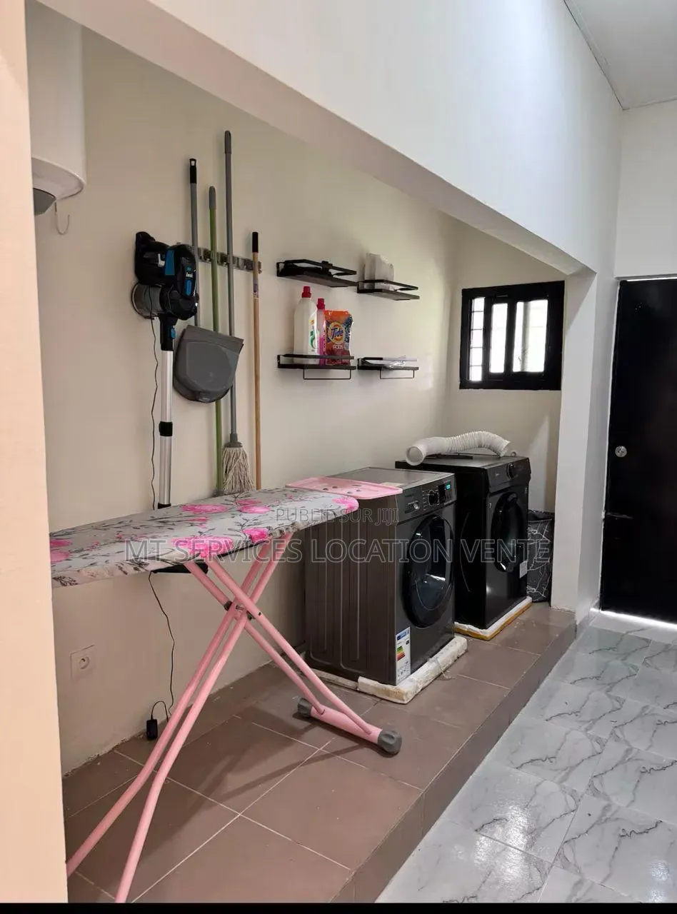 Meublé 4chbre Appartement dans Mt Services Location, Cocody à Louer