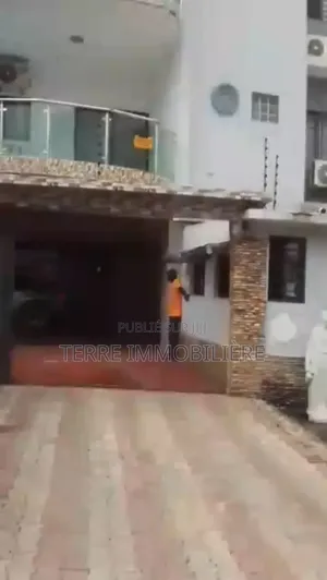 2chbre Appartement dans La Terre Immobilière, Cocody à Vendre