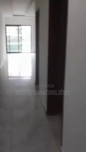 2chbre Appartement dans La Terre Immobilière, Cocody à Vendre