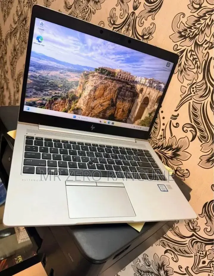 Nouveau Ordinateur de bureau HP 280 G8 32GB Intel Core i3 HDD 512GB