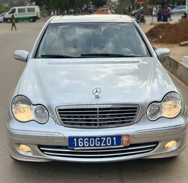 Mercedes-Benz C200 2005 Gris