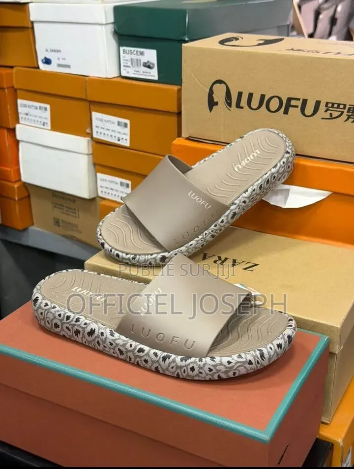 Chaussures Claquettes