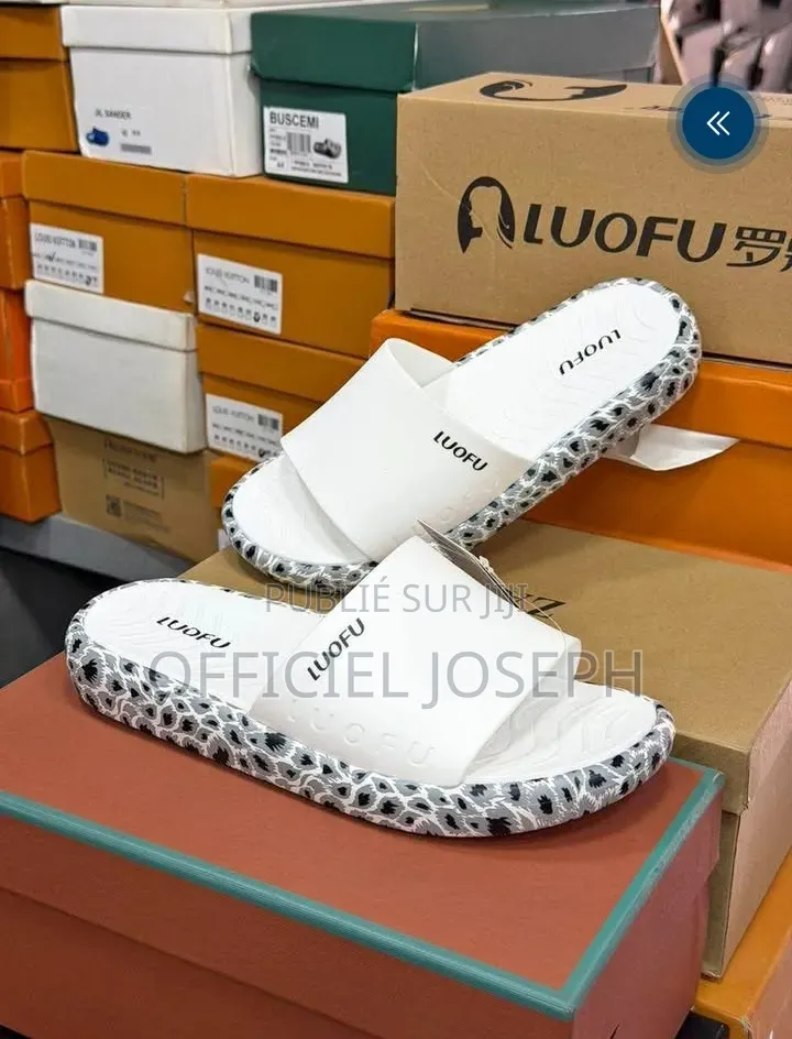 Chaussures Claquettes