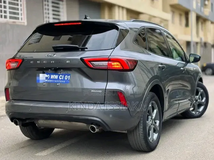 Ford Escape ST-Line 2023 Gris