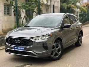 Ford Escape ST-Line 2023 Gris