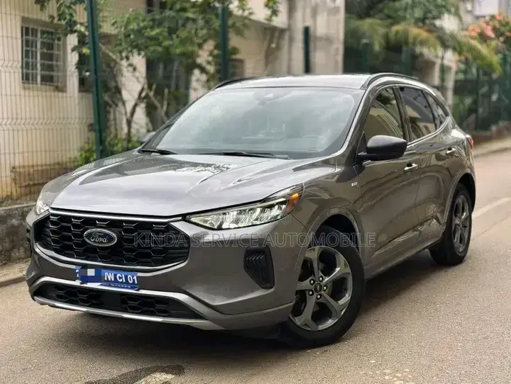 Ford Escape ST-Line 2023 Gris