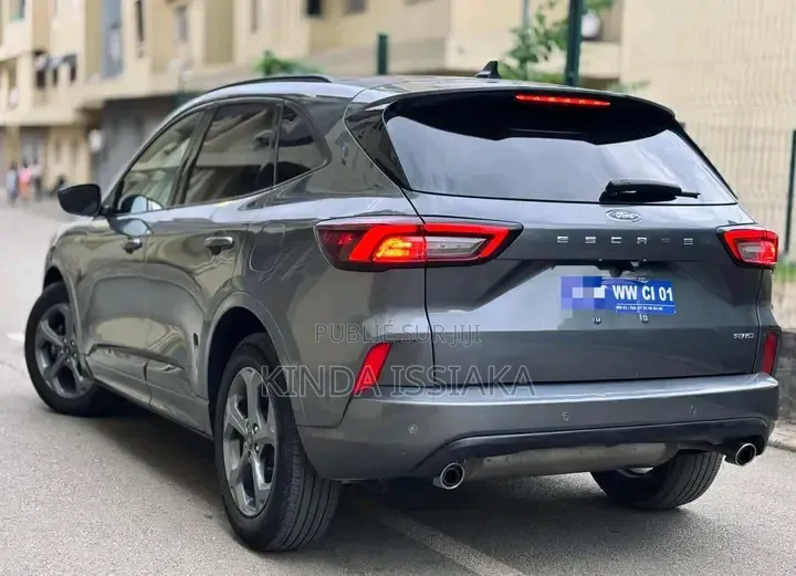 Ford Escape ST-Line 2023 Gris
