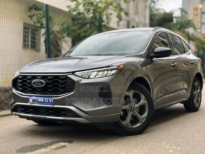 Ford Escape ST-Line 2023 Gris