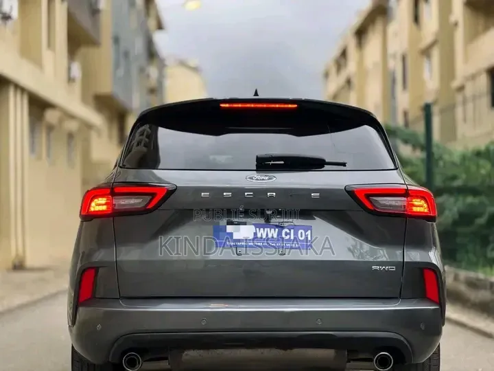 Ford Escape ST-Line 2023 Gris