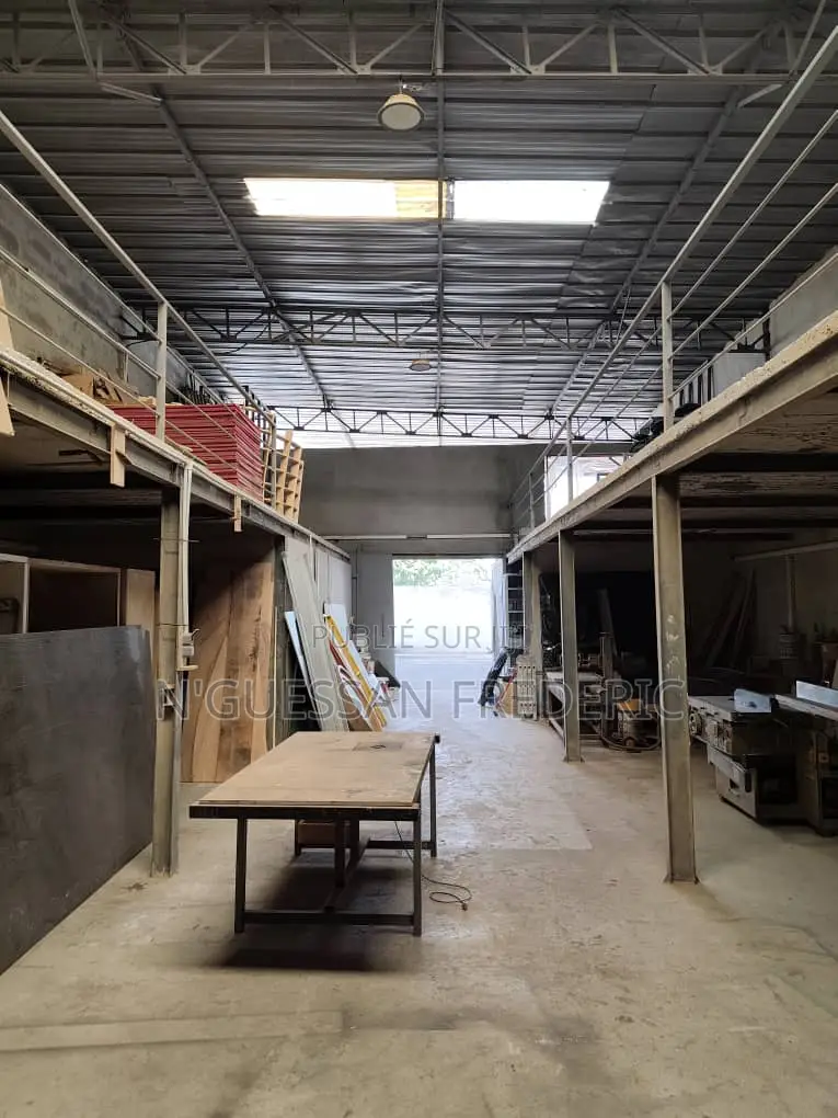 Entrepôt 225 M2 À Louer Marcory Vge