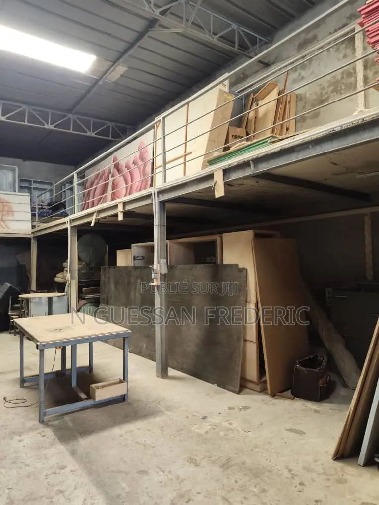 Entrepôt 225 M2 À Louer Marcory Vge