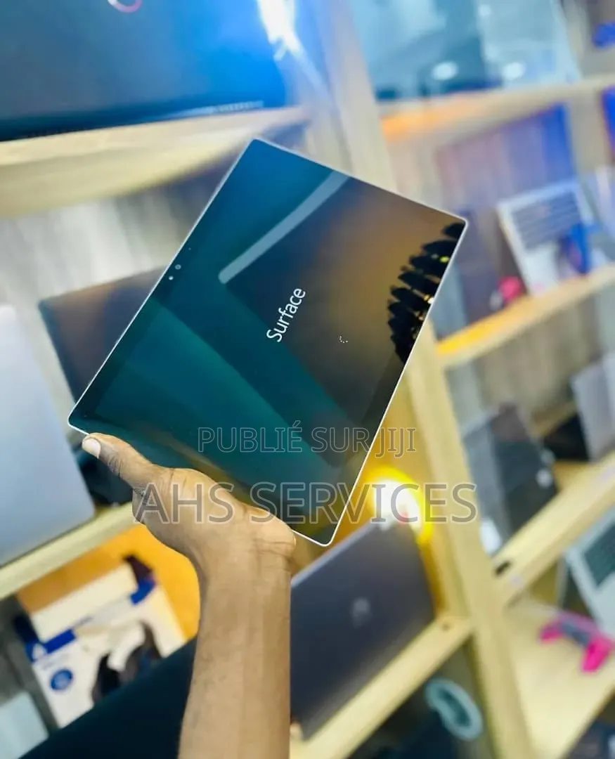 Nouveau Microsoft Surface Pro 5 8GB Intel Core i5 SSD 256GB