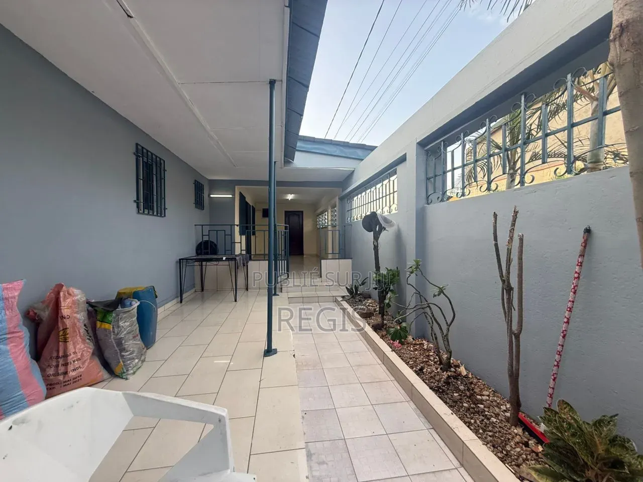 3chbre Villa dans Villa, Cocody à Louer