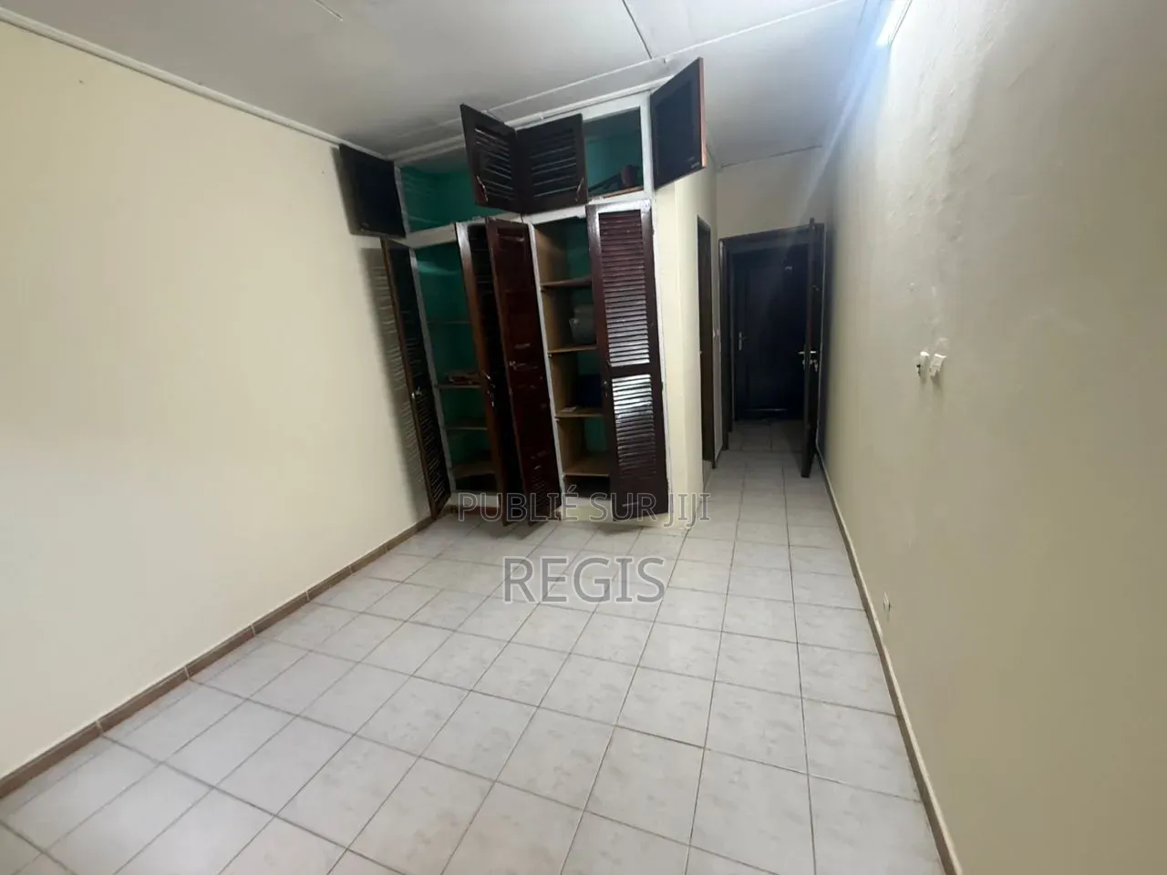 3chbre Villa dans Villa, Cocody à Louer