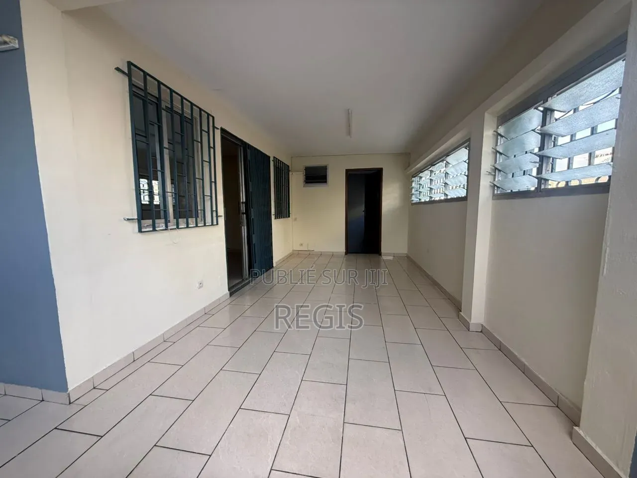 3chbre Villa dans Villa, Cocody à Louer