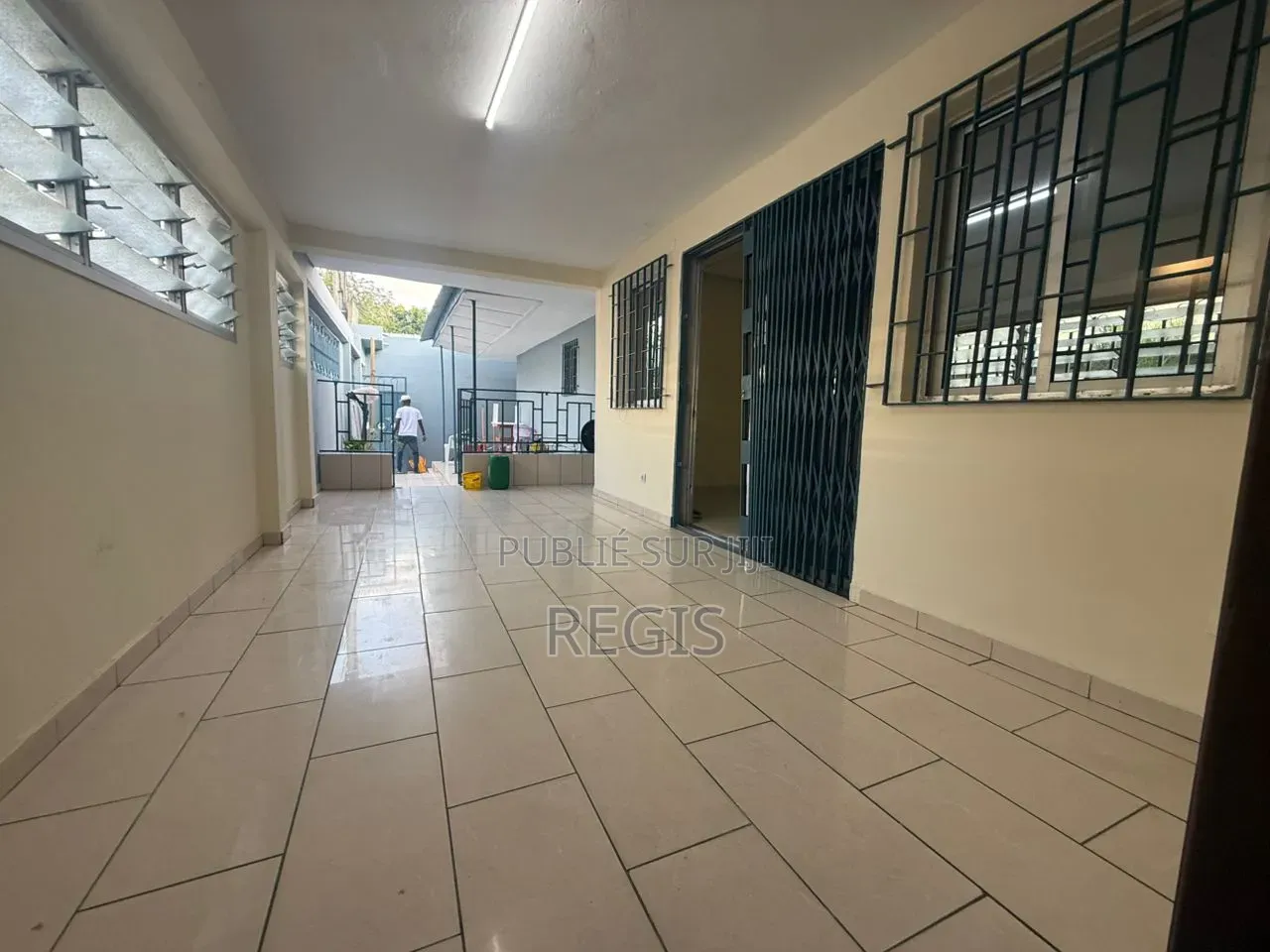 3chbre Villa dans Villa, Cocody à Louer