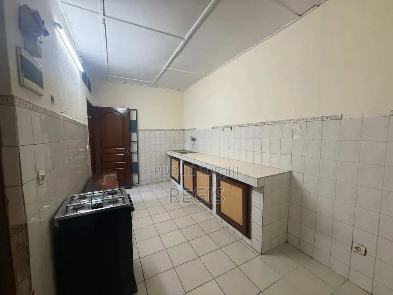 3chbre Villa dans Villa, Cocody à Louer
