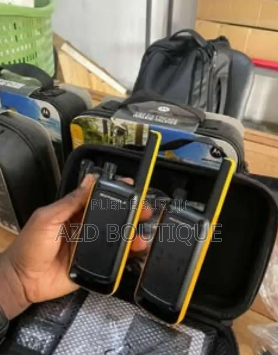 Talkie-Walkie Motorola T82 Portée Jusqu'à 10km + Écouteurs Inclus