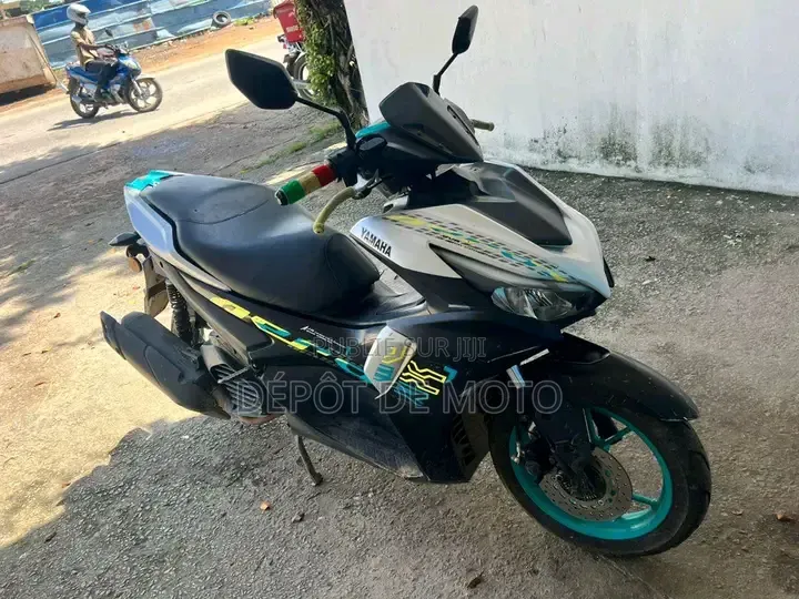 Nouveau Yamaha Autre 2025 Gris