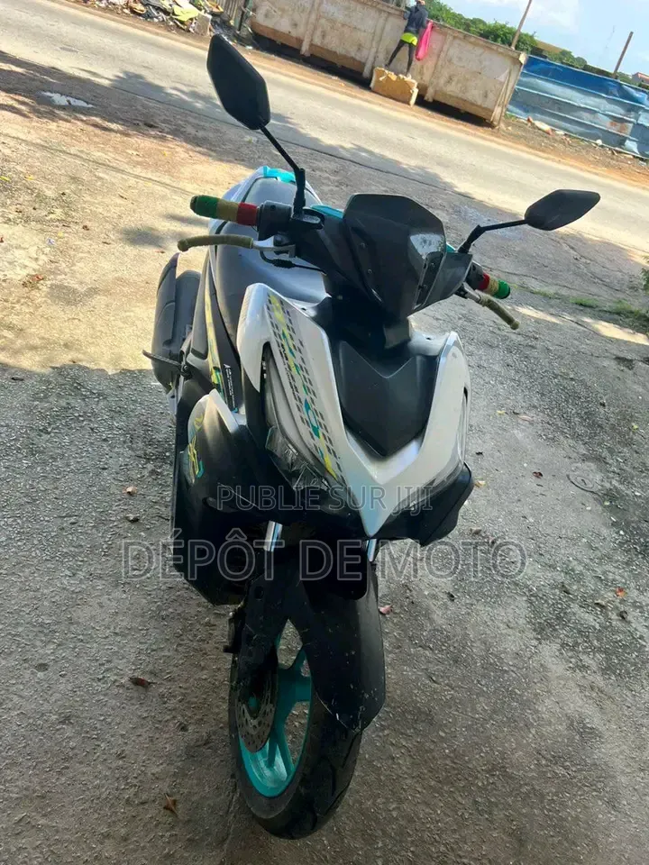 Nouveau Yamaha Autre 2025 Gris