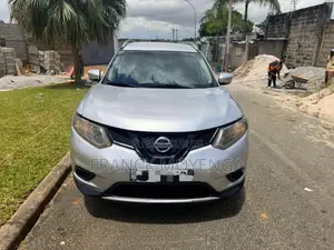 Nissan Rogue S 4dr SUV (2.5L 4cyl CVT) 2015 Gris