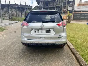 Nissan Rogue S 4dr SUV (2.5L 4cyl CVT) 2015 Gris